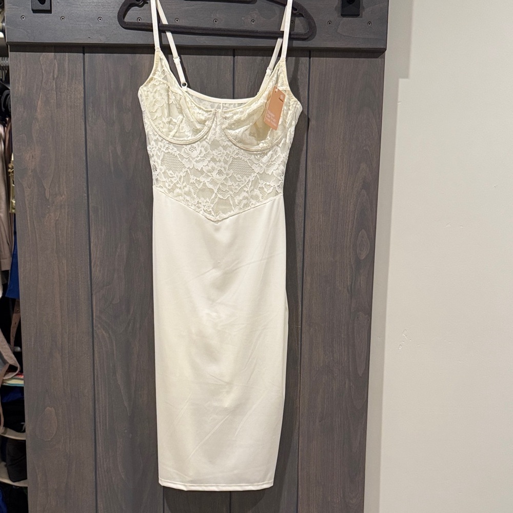 Chic Cream Lace Midi Dress